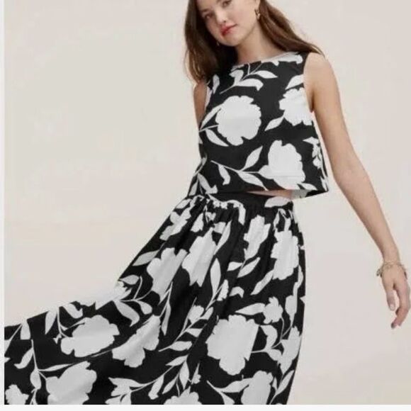 kate spade Dresses & Skirts - Kate Spade Black and White Classic Rose Midi Skirt